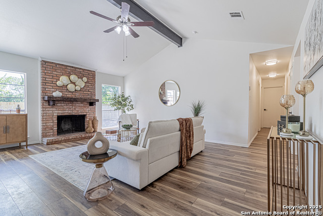 Listing photo id 13 for 1142 Churing