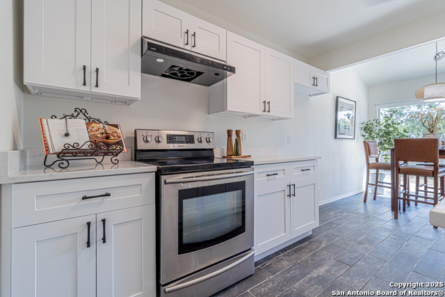Listing photo id 16 for 1142 Churing