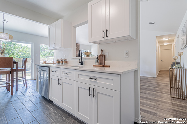 Listing photo id 17 for 1142 Churing