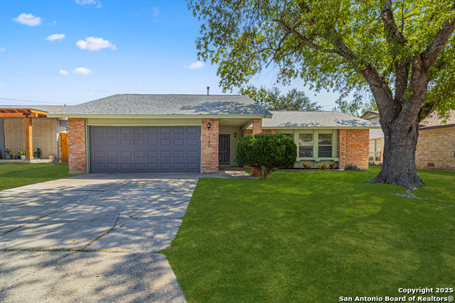 Listing photo id 0 for 1142 Churing