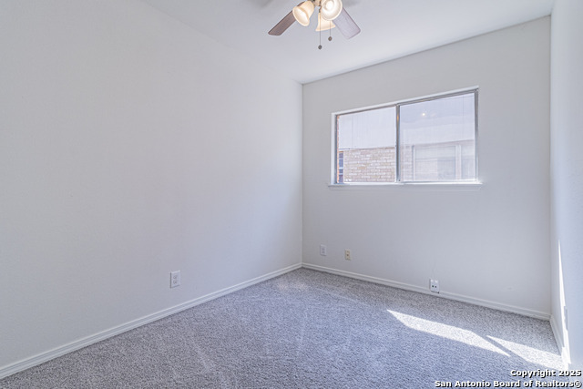 Listing photo id 29 for 1142 Churing