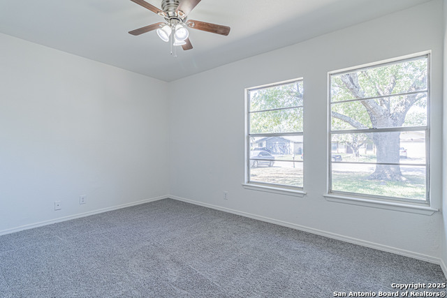 Listing photo id 31 for 1142 Churing
