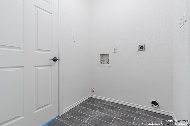 Listing photo id 34 for 1142 Churing