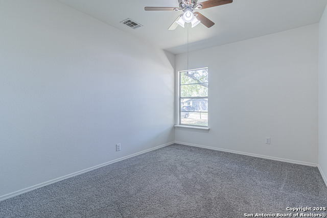 Listing photo id 36 for 1142 Churing