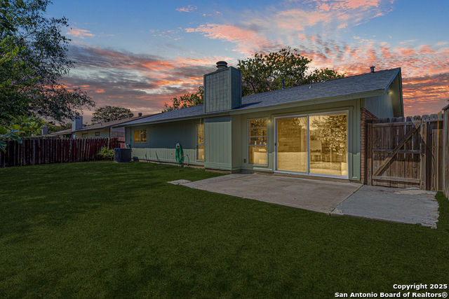 Listing photo id 38 for 1142 Churing