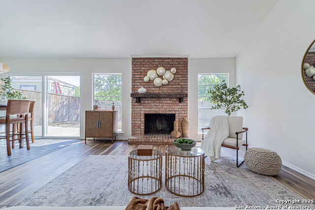 Listing photo id 6 for 1142 Churing