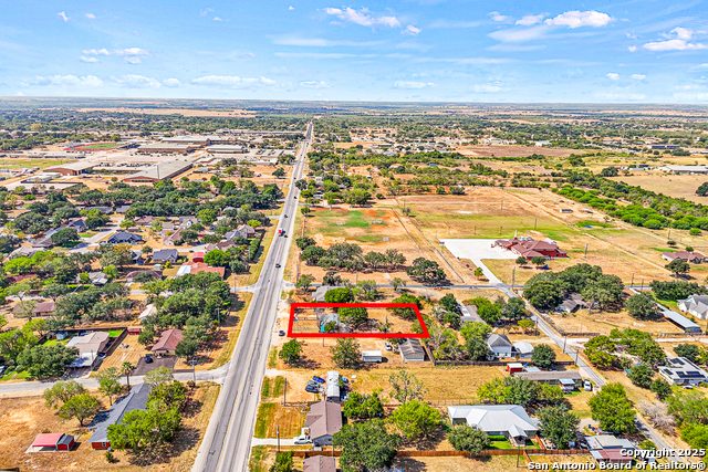 Details for 2025 Standish, Floresville, TX 78114