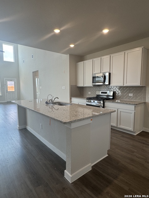 Image 4 of 33 For 6122 Quiet Oak Place