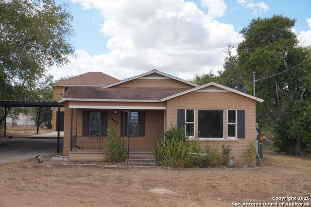 Details for 1905 3rd  , Floresville, TX 78114