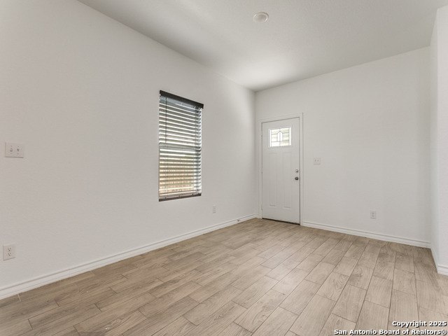 Image 14 of 27 For 862 Southcross W