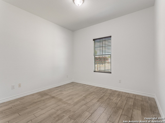 Image 20 of 27 For 862 Southcross W