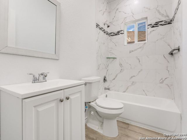 Image 21 of 27 For 862 Southcross W