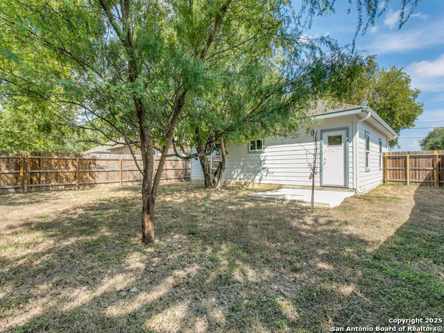 Image 22 of 27 For 862 Southcross W