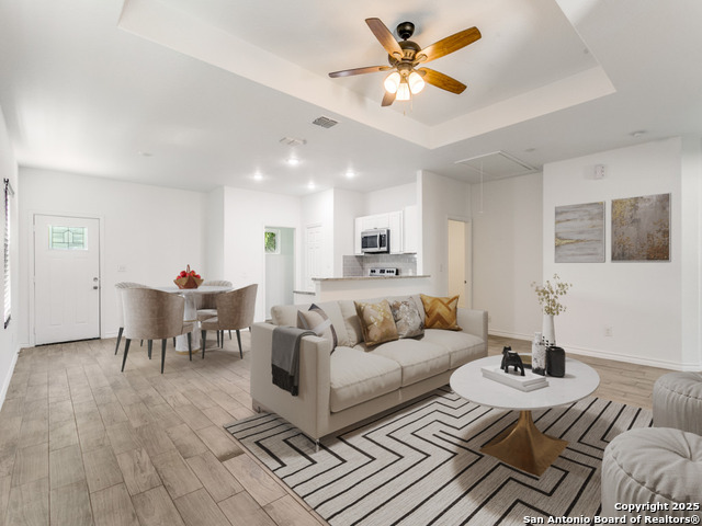 Image 3 of 27 For 862 Southcross W