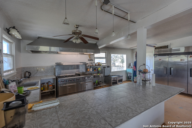 Listing photo id 10 for 7802 Ranch Rd 1051