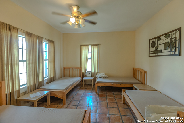 Listing photo id 20 for 7802 Ranch Rd 1051