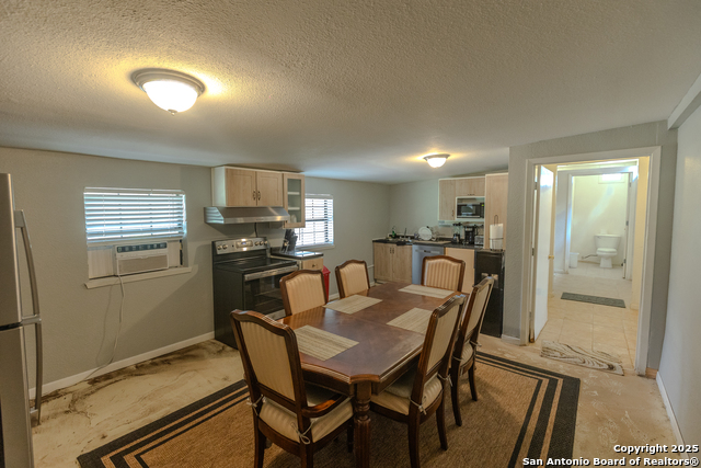 Listing photo id 6 for 7802 Ranch Rd 1051