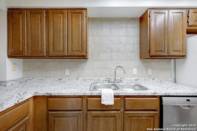 Image 12 of 28 For 7738 Chambers Rd  911