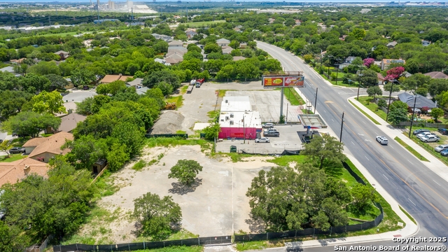 Listing photo id 3 for 14326 Bulverde
