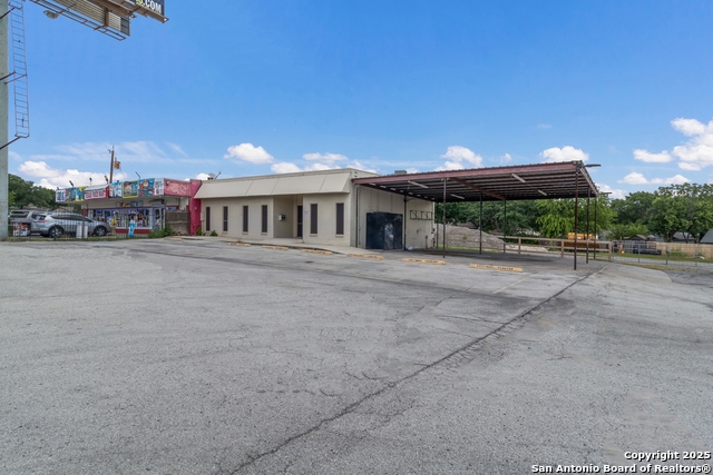 Listing photo id 5 for 14326 Bulverde