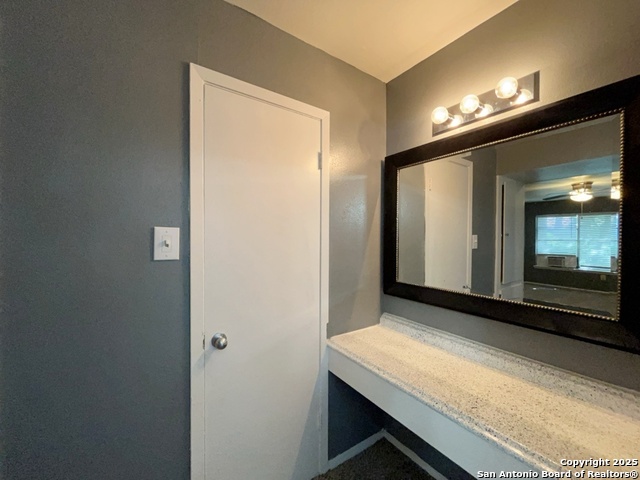Image 17 of 29 For 2802 Lasses Blvd  15