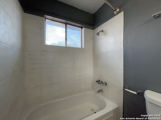 Image 19 of 29 For 2802 Lasses Blvd  15