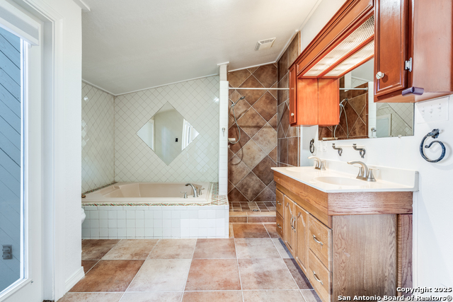 Image 13 of 25 For 215 Woodcrest