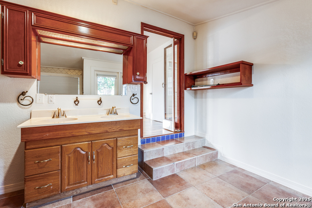 Image 14 of 25 For 215 Woodcrest