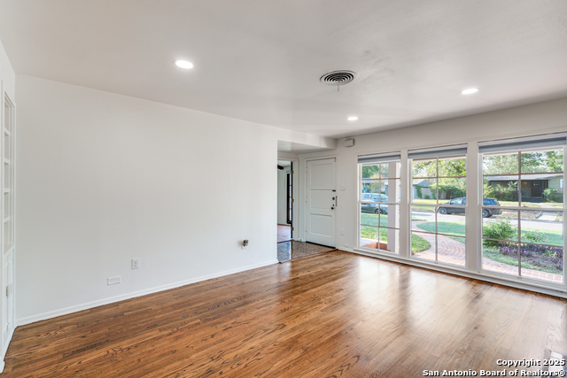 Image 19 of 25 For 215 Woodcrest