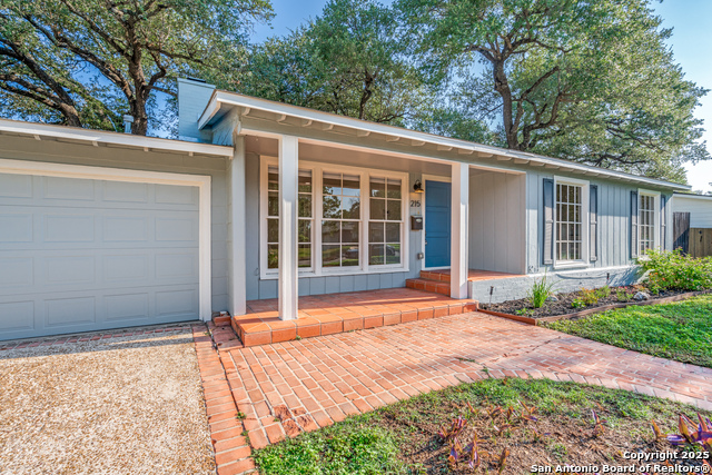 Image 2 of 25 For 215 Woodcrest