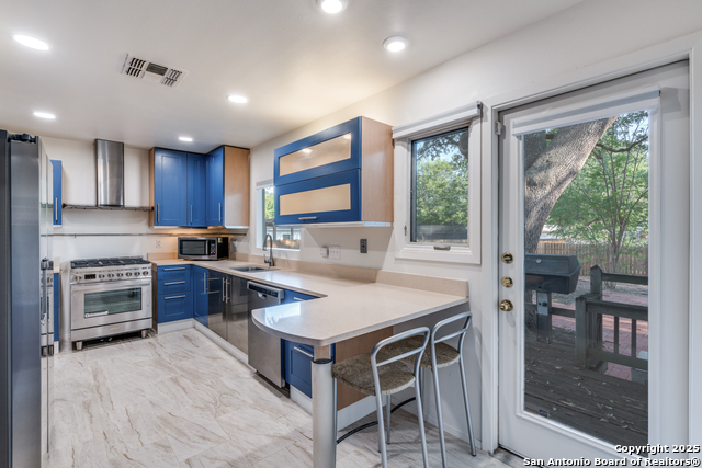 Image 4 of 25 For 215 Woodcrest