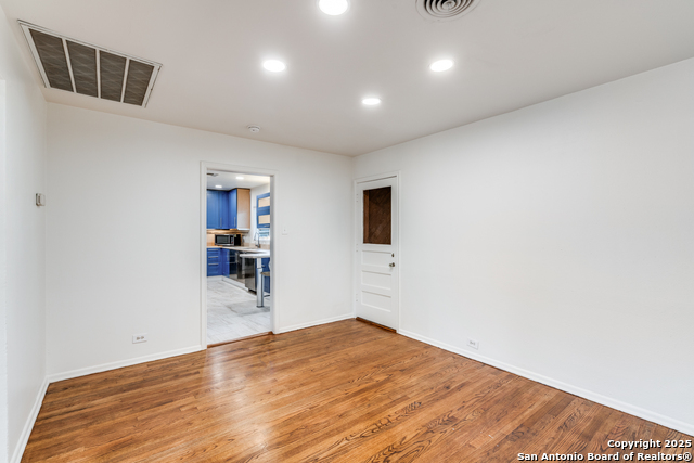 Image 8 of 25 For 215 Woodcrest