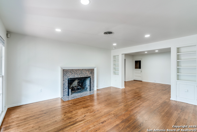 Image 9 of 25 For 215 Woodcrest