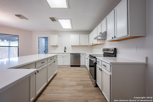 Image 3 of 33 For 11203 Berkley Sq