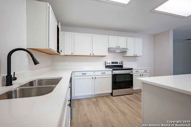 Image 4 of 33 For 11203 Berkley Sq