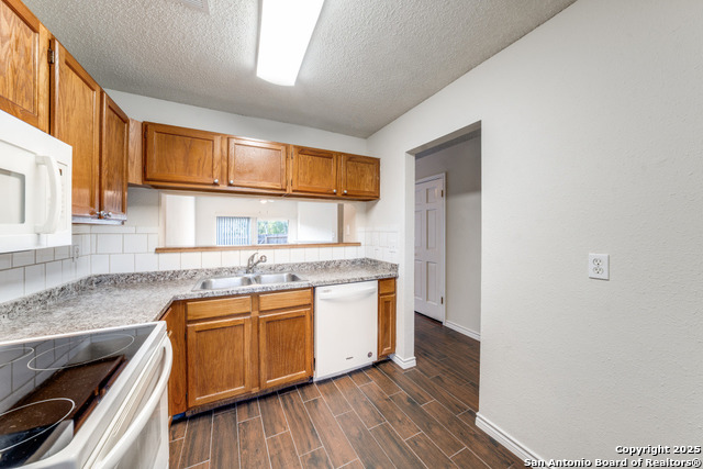 Image 15 of 31 For 10254 Dover Ridge  204