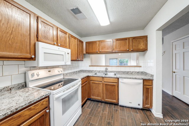 Image 16 of 31 For 10254 Dover Ridge  204