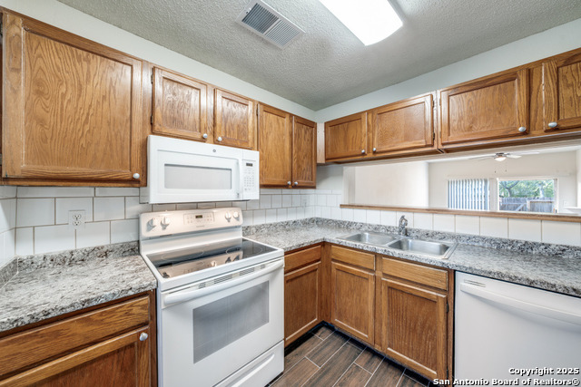 Image 17 of 31 For 10254 Dover Ridge  204