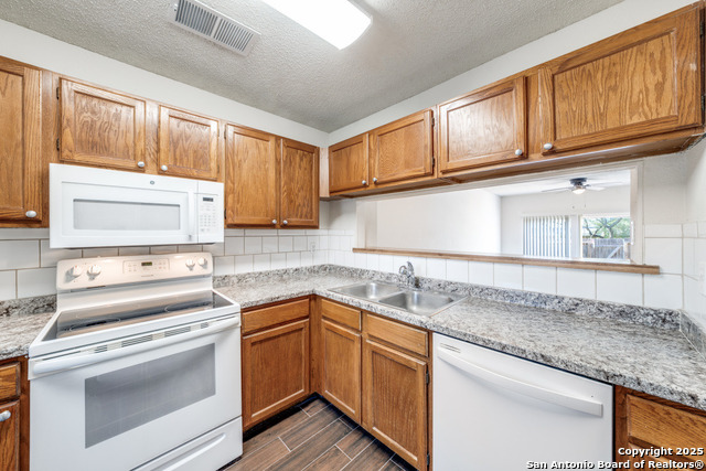 Image 18 of 31 For 10254 Dover Ridge  204