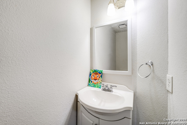 Image 19 of 31 For 10254 Dover Ridge  204