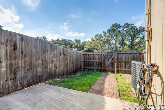 Image 27 of 31 For 10254 Dover Ridge  204