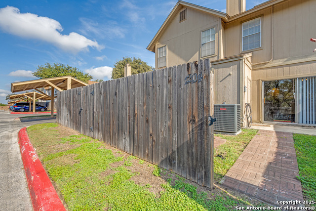 Image 30 of 31 For 10254 Dover Ridge  204