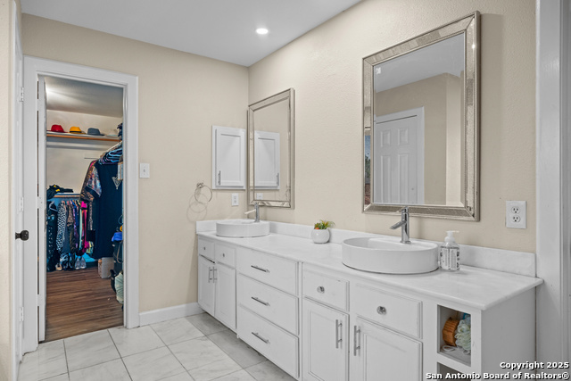 Image 19 of 29 For 11963 Adriana Maria