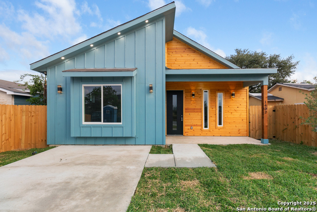 Image 2 of 14 For 1422 Sherman