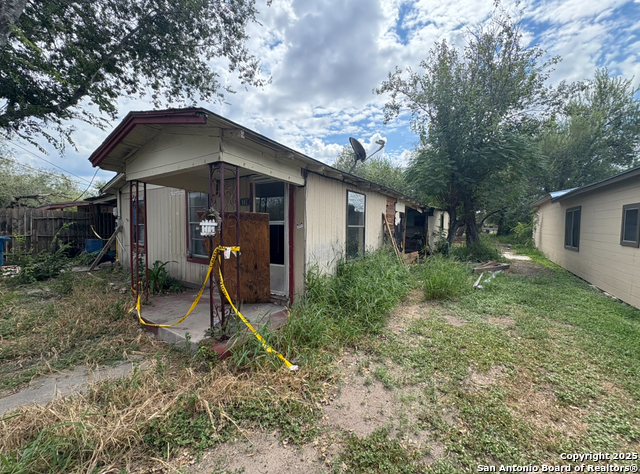 Image 2 of 5 For 907 Crockett W