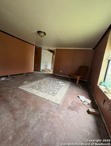 Image 4 of 5 For 907 Crockett W