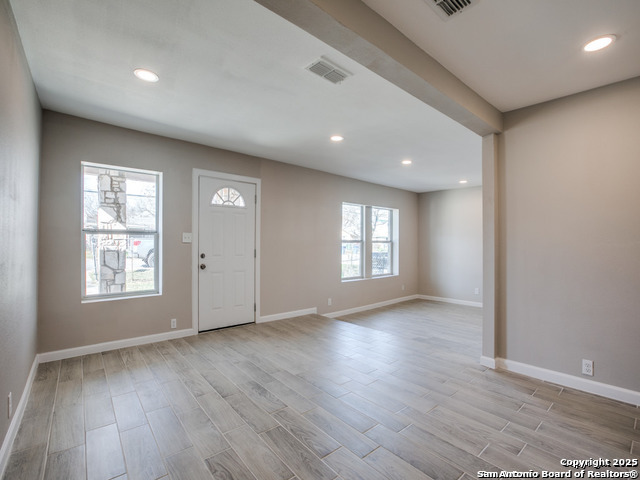 Listing photo id 2 for 4238 Commercial