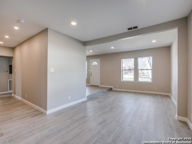 Listing photo id 3 for 4238 Commercial