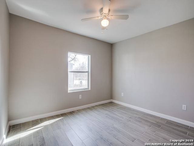 Listing photo id 4 for 4238 Commercial