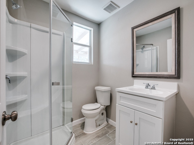 Listing photo id 6 for 4238 Commercial